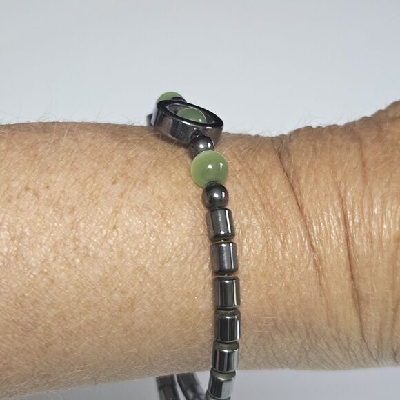 **Last Chance!! Final Sale** Silver Tone And Green Cats Eye Beaded Wrap Bracelet - Picture 5 of 12